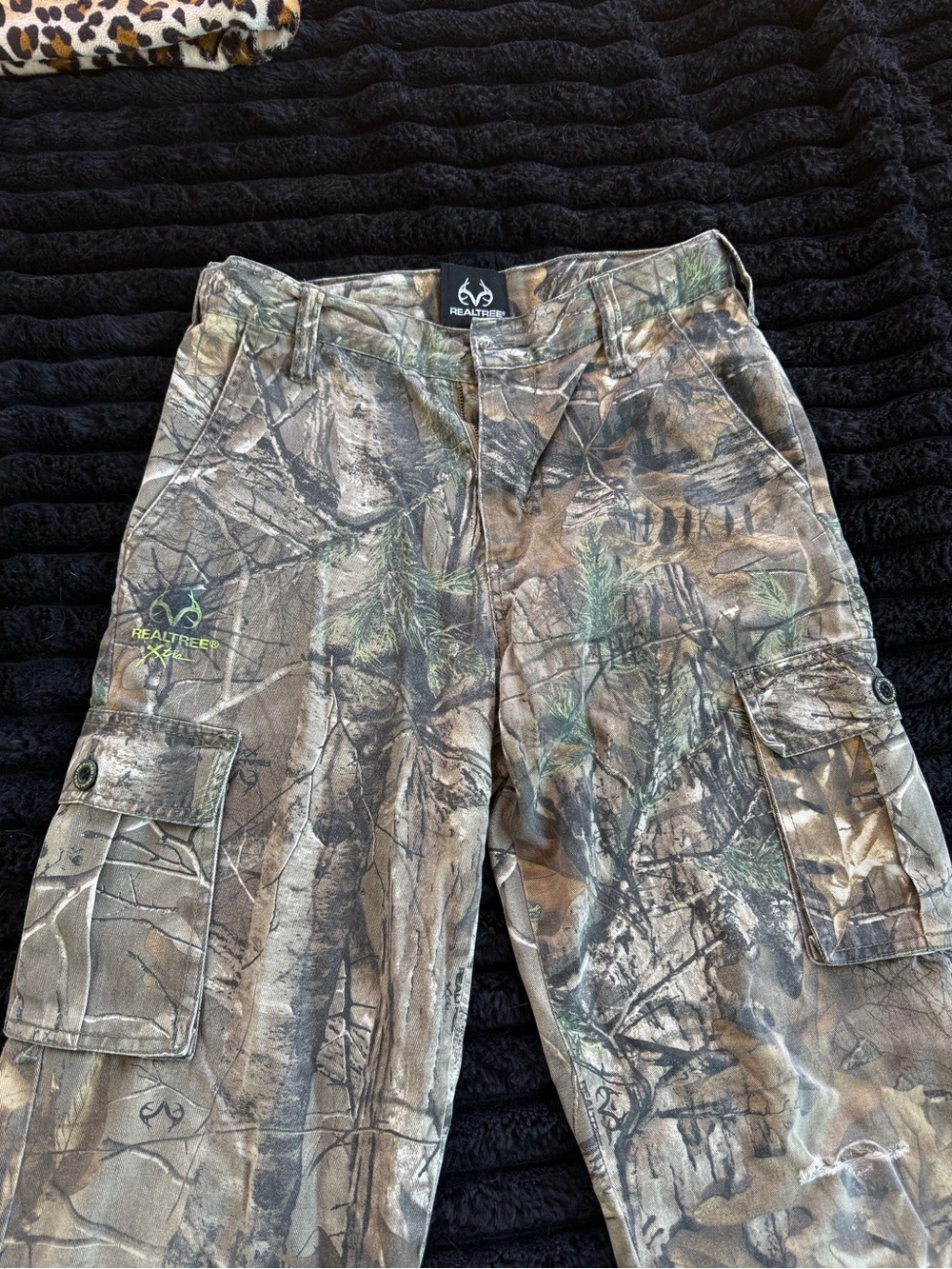 Realtree-Inspired Camo Cargo Pants - Picture 7 of 9